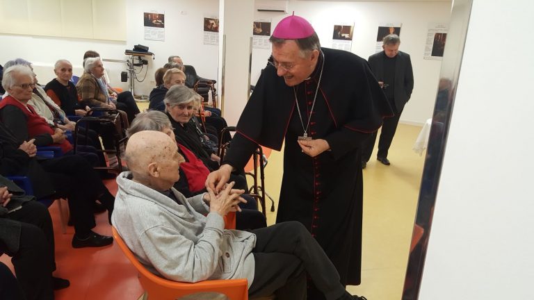 Posjeta nadbiskupa Marina Barišića Domu Vita